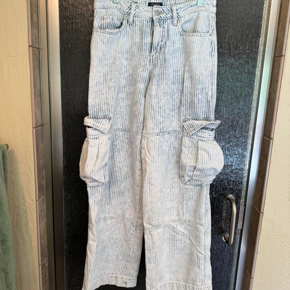 Wild Fable mid waist striped wide leg blue jeans Size 4